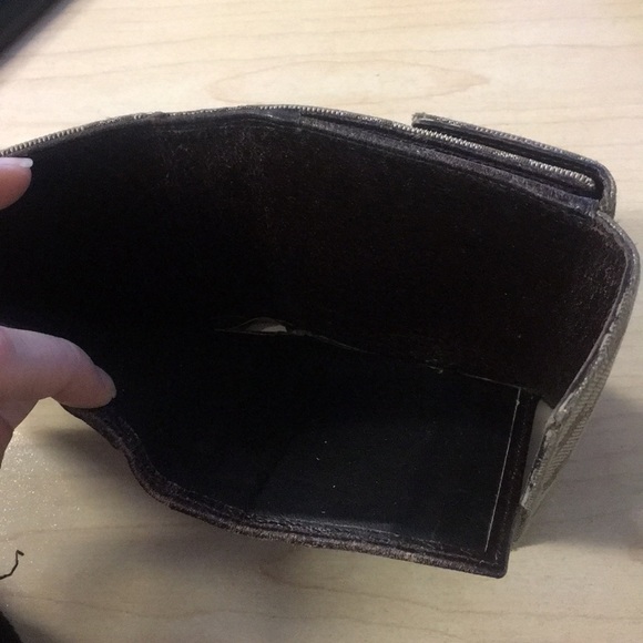 🔴  SOLD 🔴Authentic Gucci wallet - Picture 7 of 8